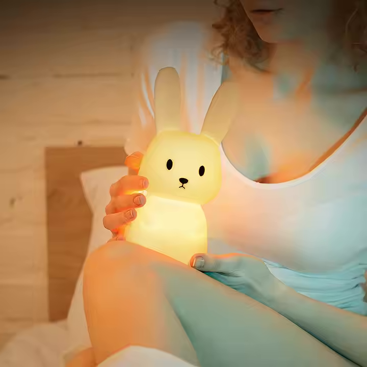 Veilleuse lapin – Un compagnon lumineux pour des nuits sereines